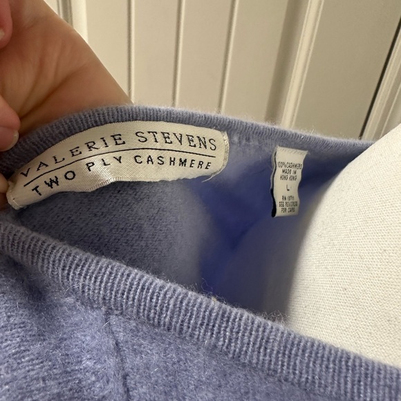 Valerie Stevens 100% cashmere Soft Purple V-Neck Sweater - Picture 5 of 6